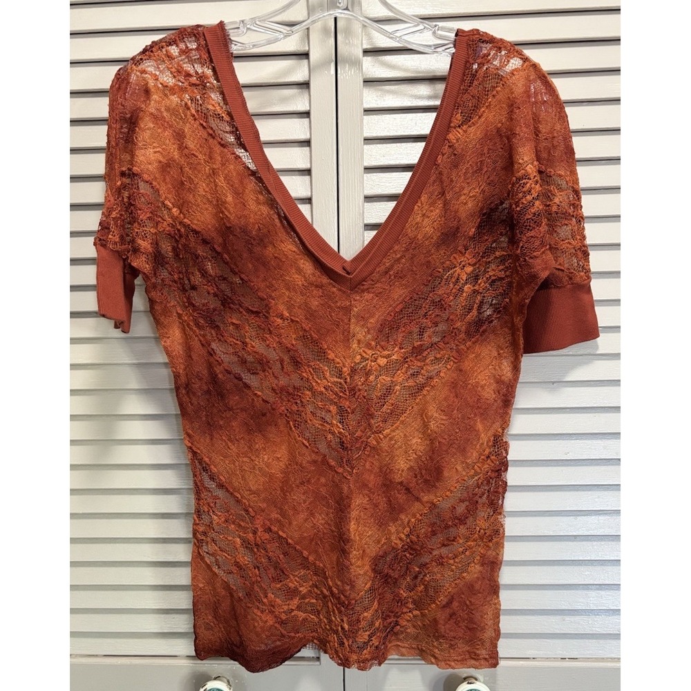 BKE Burnt Orange All Lace Short Sleeve Blouse Size Medium V Neck Ribbed Trim